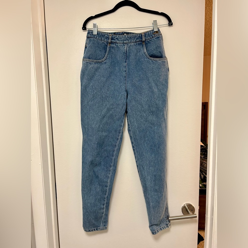 Retro high-waisted mom jeans